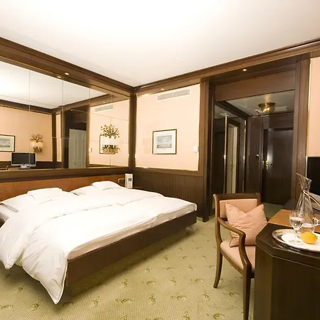 Insel-hotel Χαϊλμπρόν